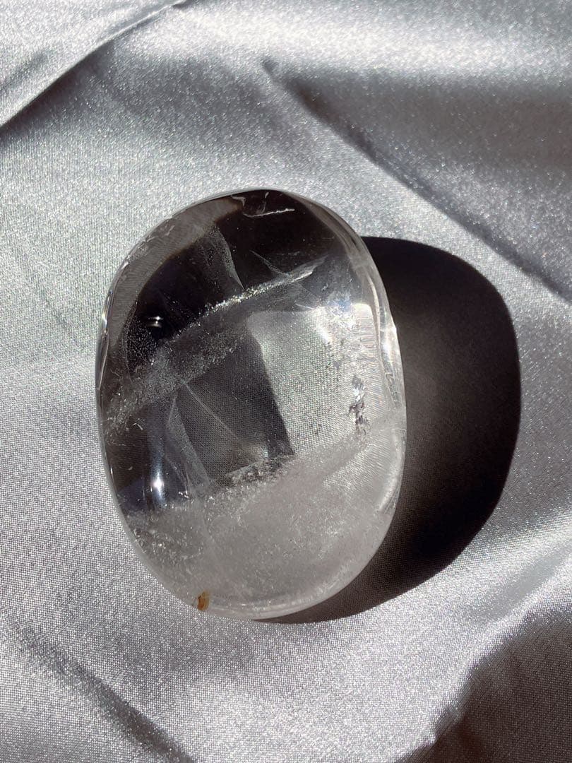 高品質イエローガーデンクォーツ入りクリアクォーツ握り石 218.4g