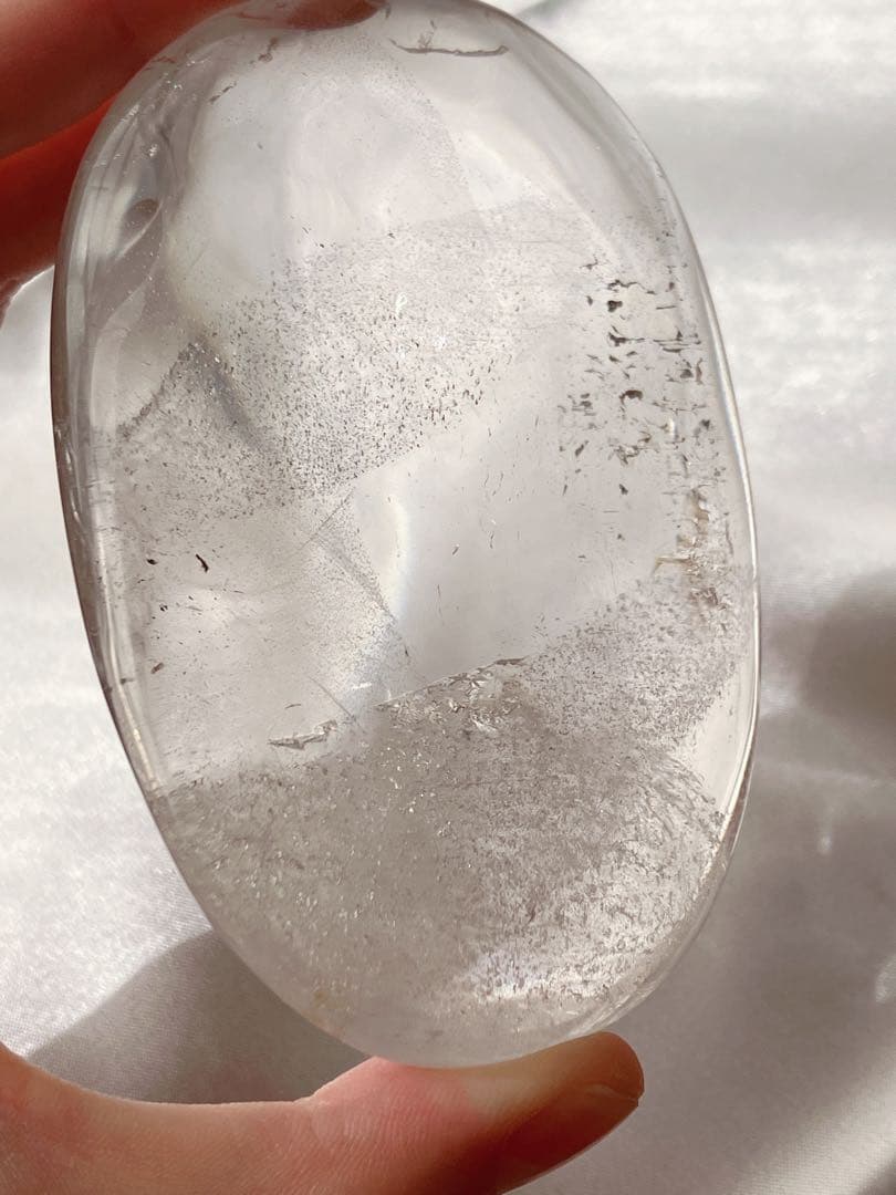 高品質イエローガーデンクォーツ入りクリアクォーツ握り石 218.4g