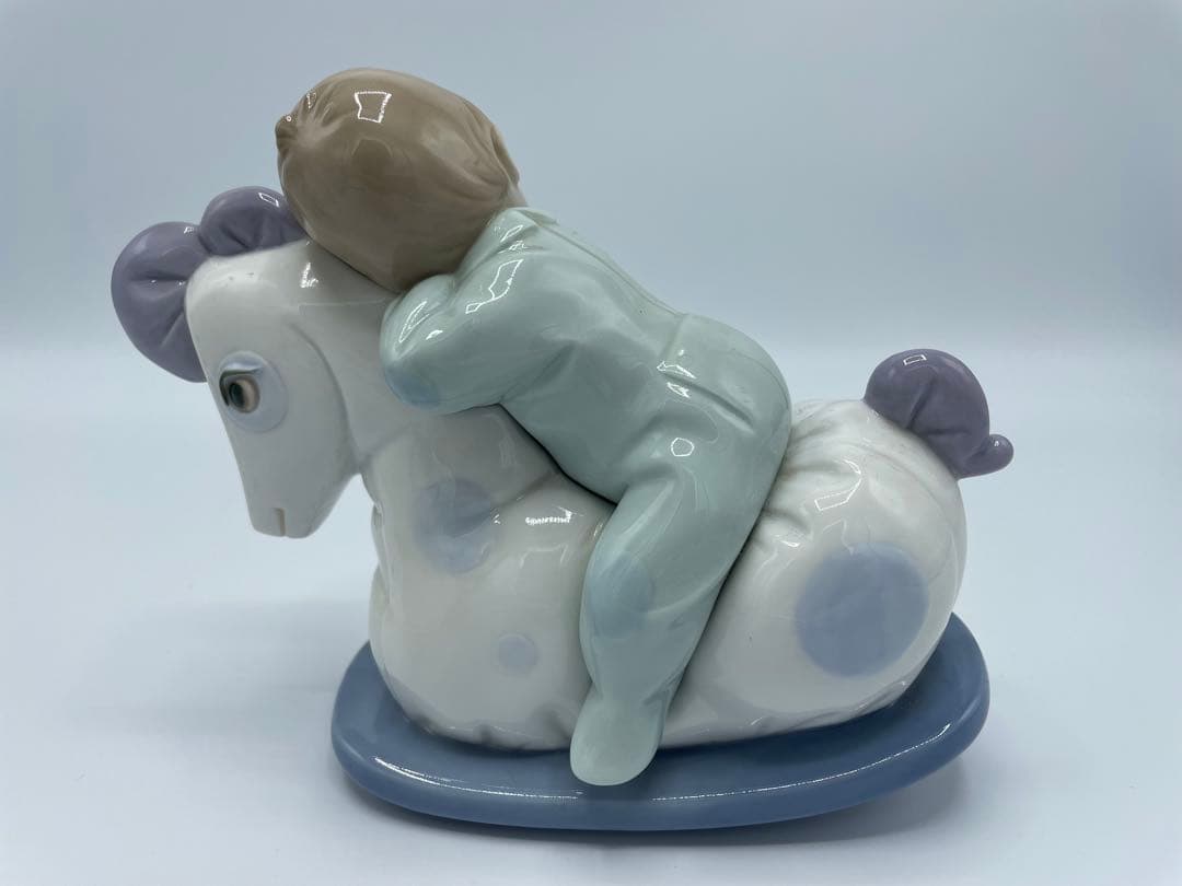 極美品 NAO フィギュリン 木馬でお昼寝