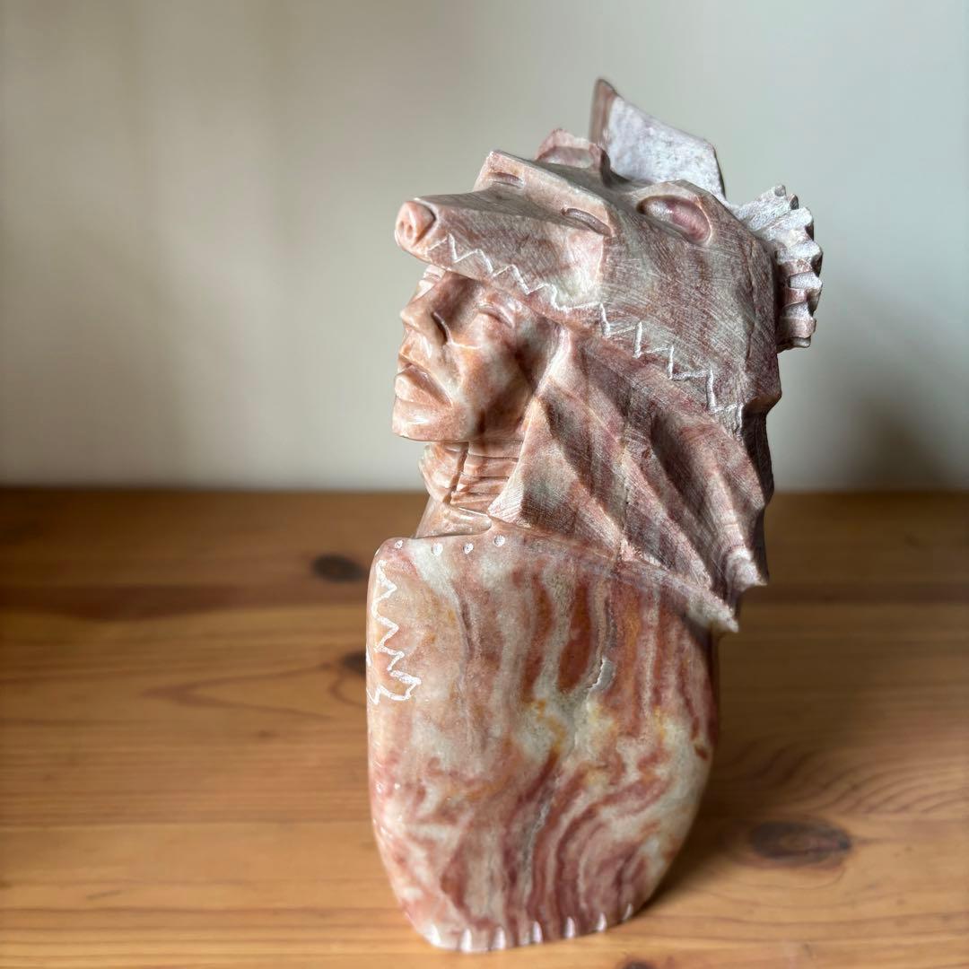 ナバホ族ノーマン・ルイス作 ネイティブアメリカン彫刻　レッドアラバスター製