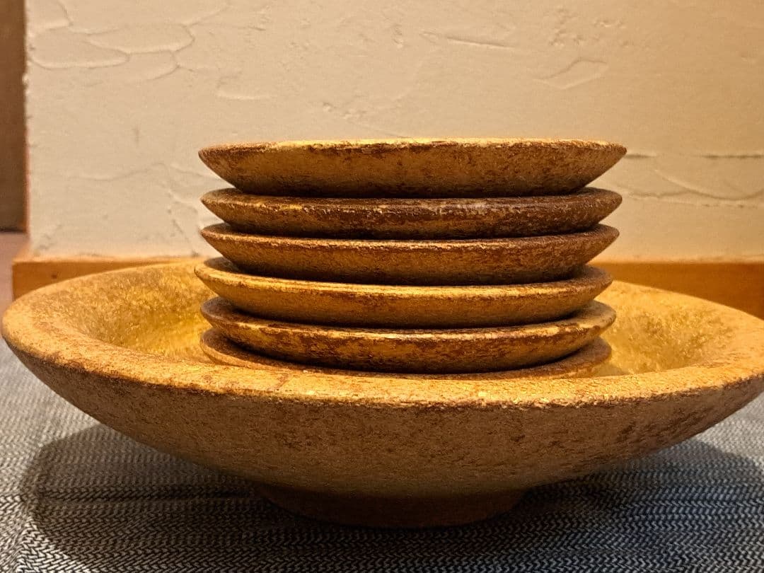 ゴールドの大皿と小皿6枚セット