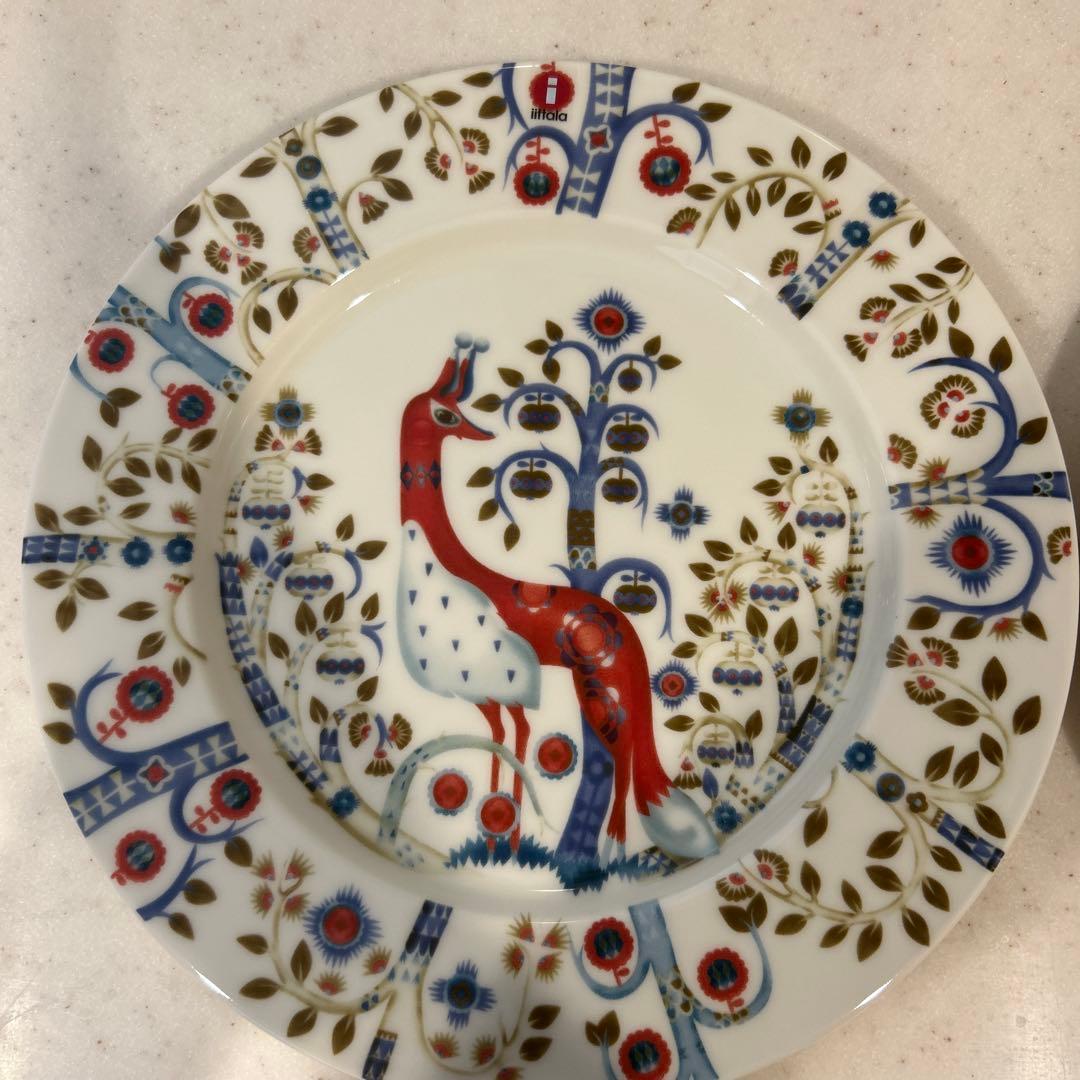 イッタラ　 タイカ　ホワイト　赤い鳥　プレート