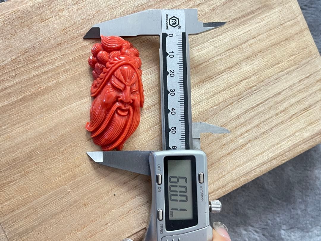 珊瑚サンゴ雕刻ルース60mm、重约32g、160.3ct