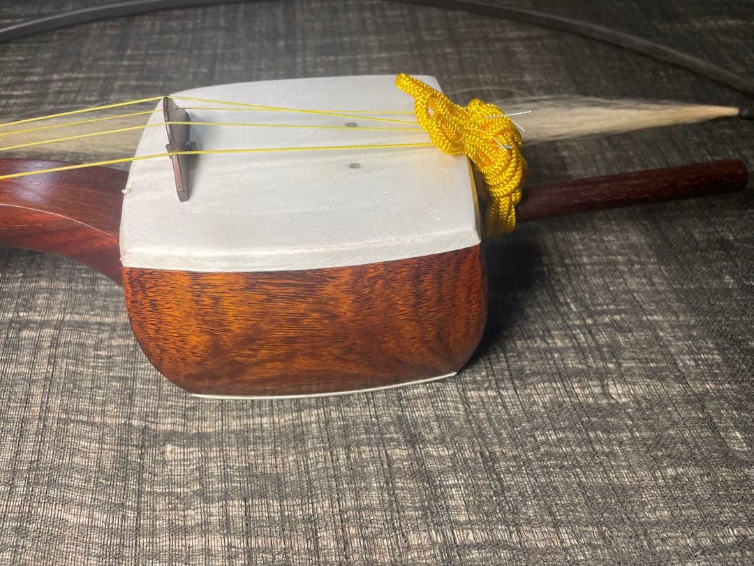 四弦和胡弓，紫檀材，竹弓（レワ弓），付属品