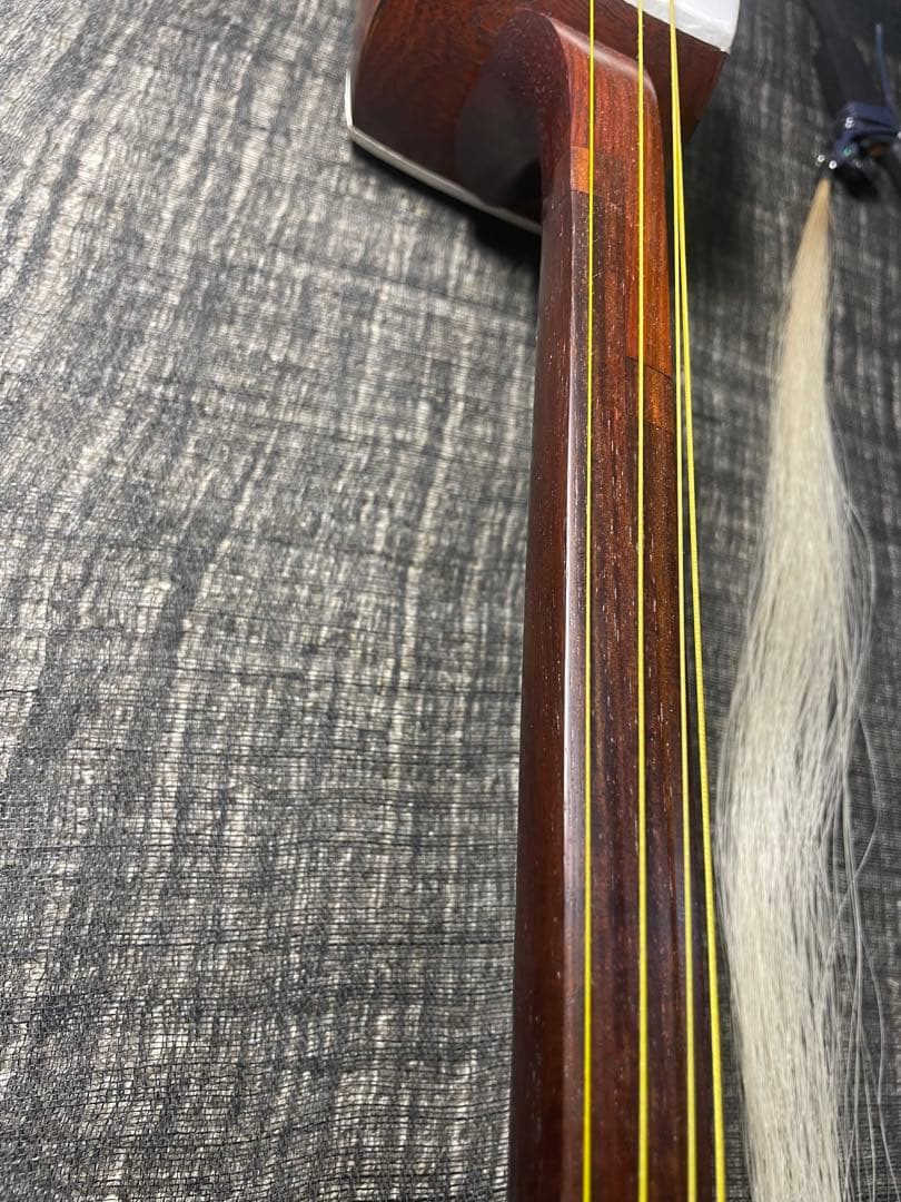 四弦和胡弓，紫檀材，竹弓（レワ弓），付属品