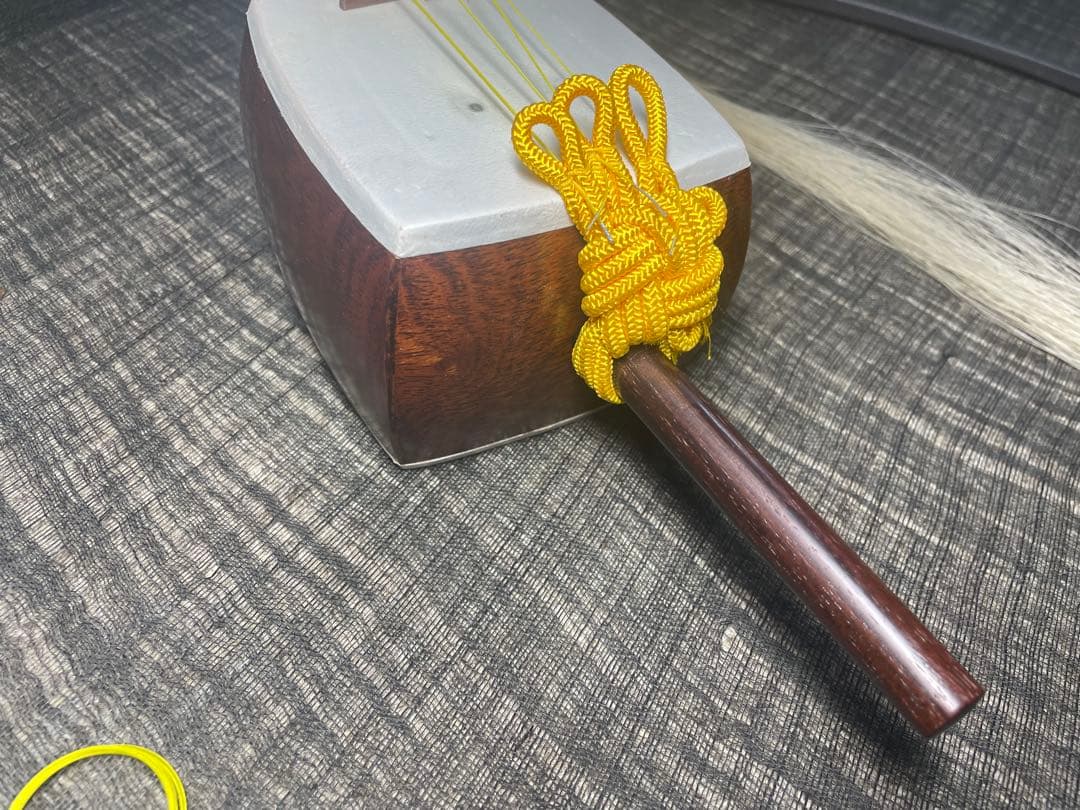 四弦和胡弓，紫檀材，竹弓（レワ弓），付属品