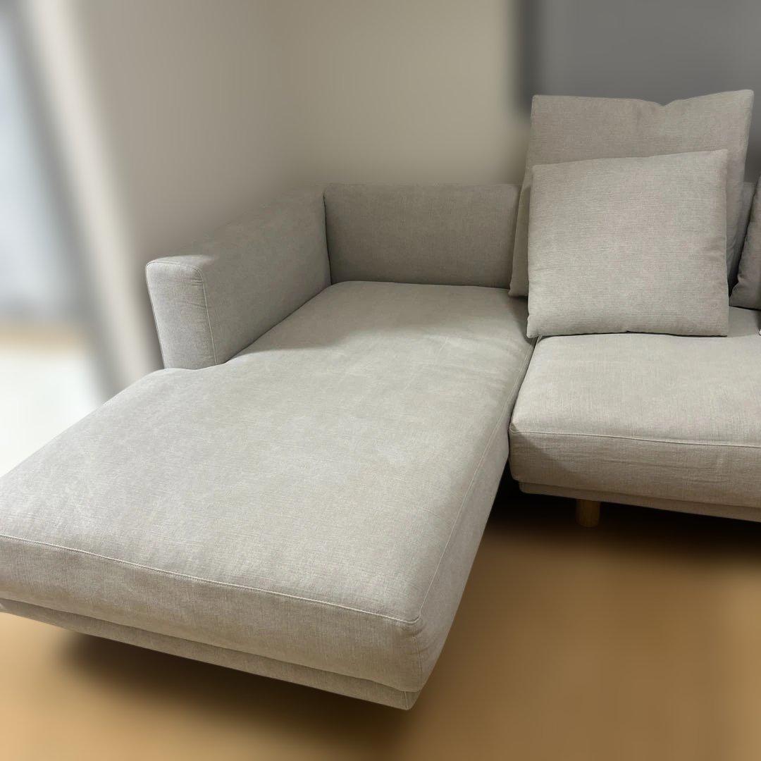 ACTUSソファ　BUILD ベージュ色　 4個クッション付き