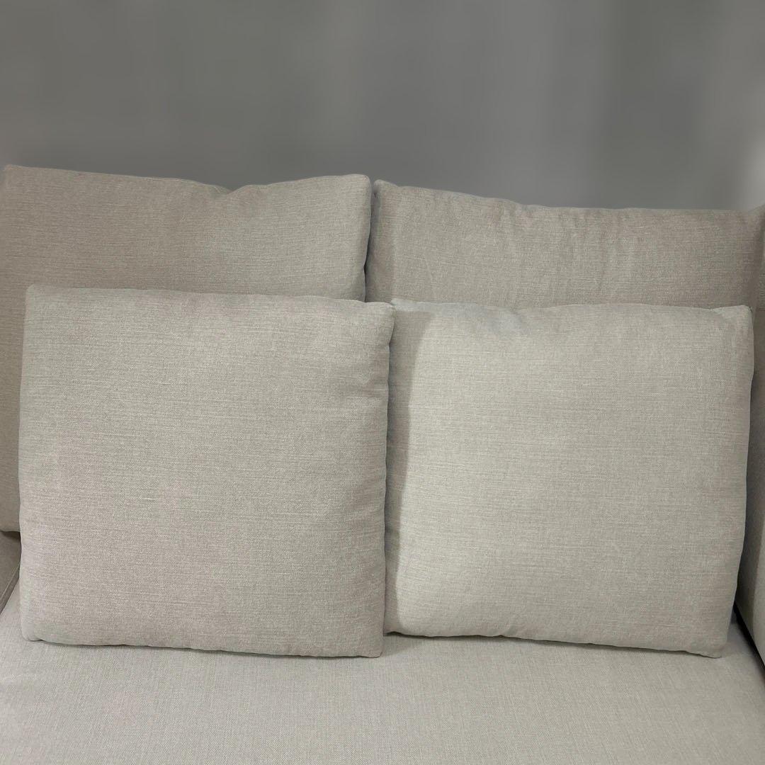 ACTUSソファ　BUILD ベージュ色　 4個クッション付き