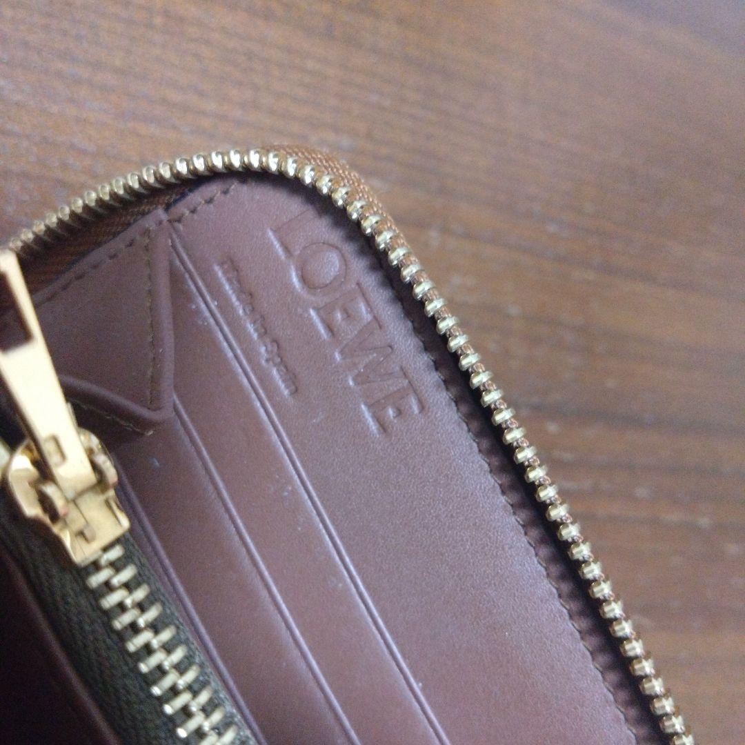 LOEWE　星模様のブラウンレザー長財布