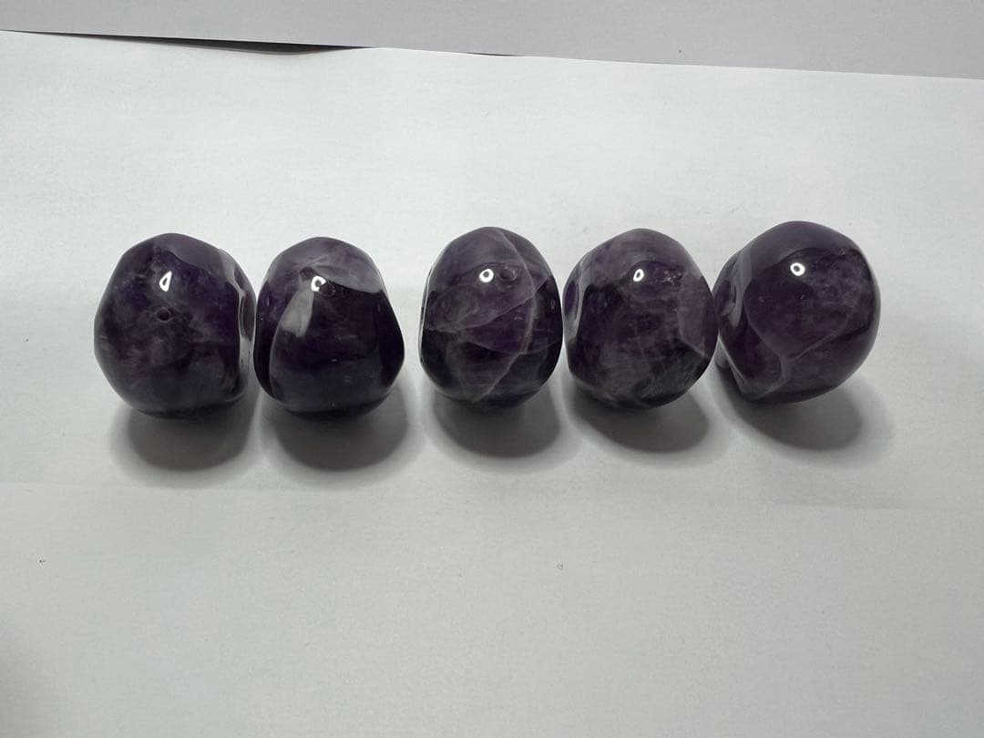 天然水晶の手彫り宇宙人の頭蓋骨（ミニ）