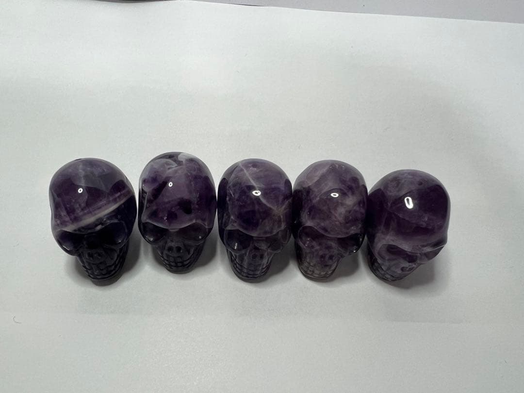 天然水晶の手彫り宇宙人の頭蓋骨（ミニ）