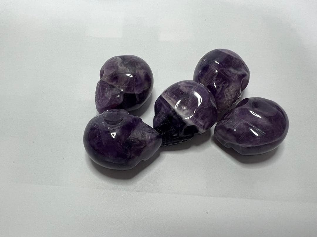 天然水晶の手彫り宇宙人の頭蓋骨（ミニ）