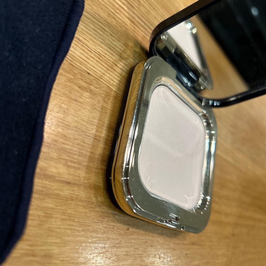 クレ・ド・ポー ボーテ　 プードルコンパクトエサンシエルn