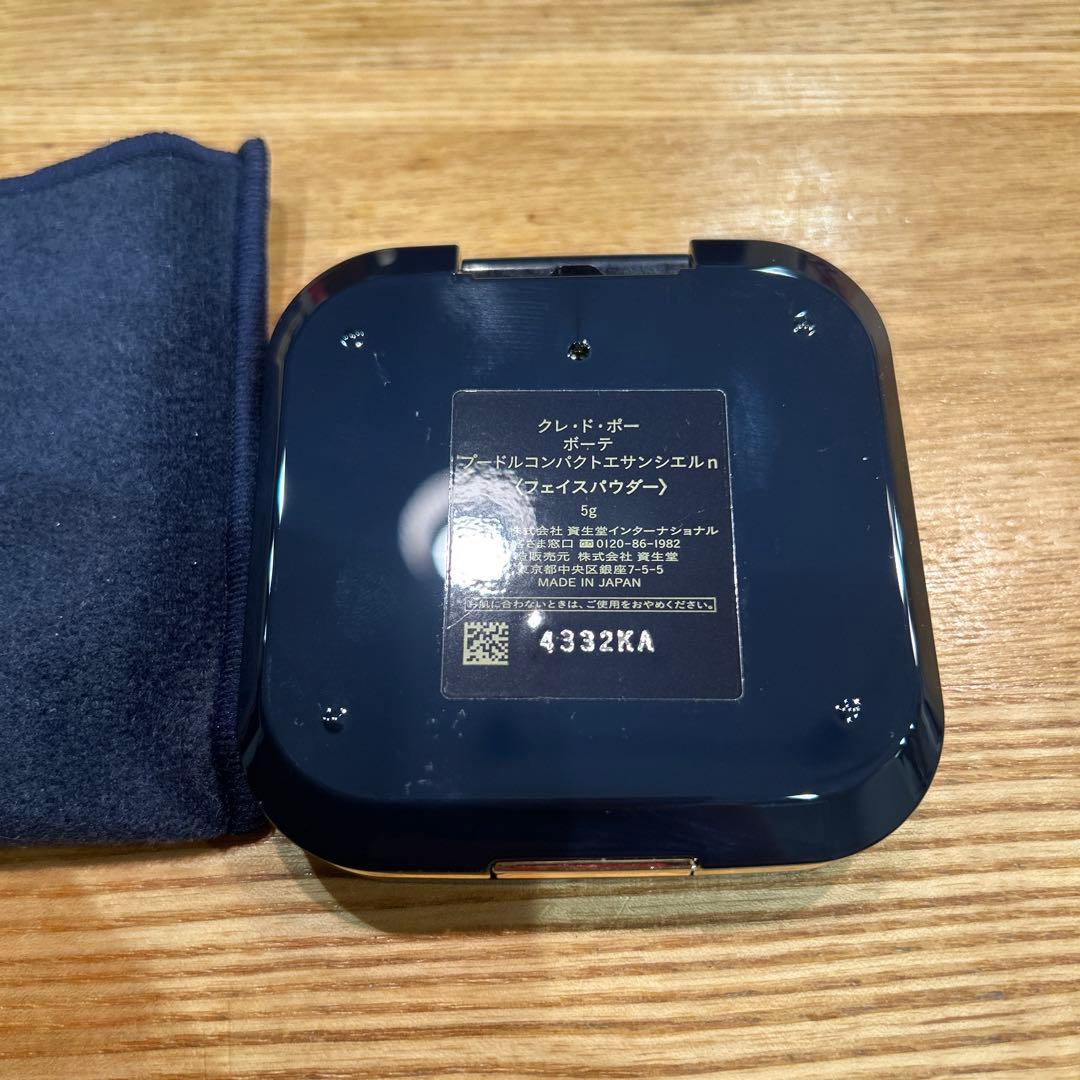 クレ・ド・ポー ボーテ　 プードルコンパクトエサンシエルn