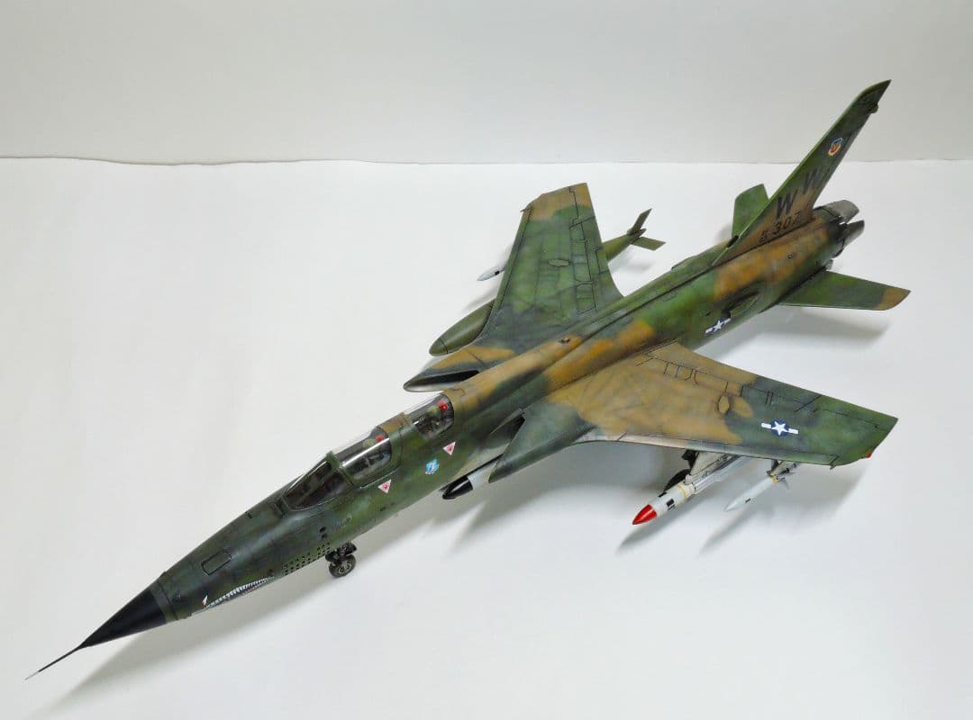 【完成品】ハセガワ 1/48 F-105G サンダーチーフ ワイルドウィーゼル