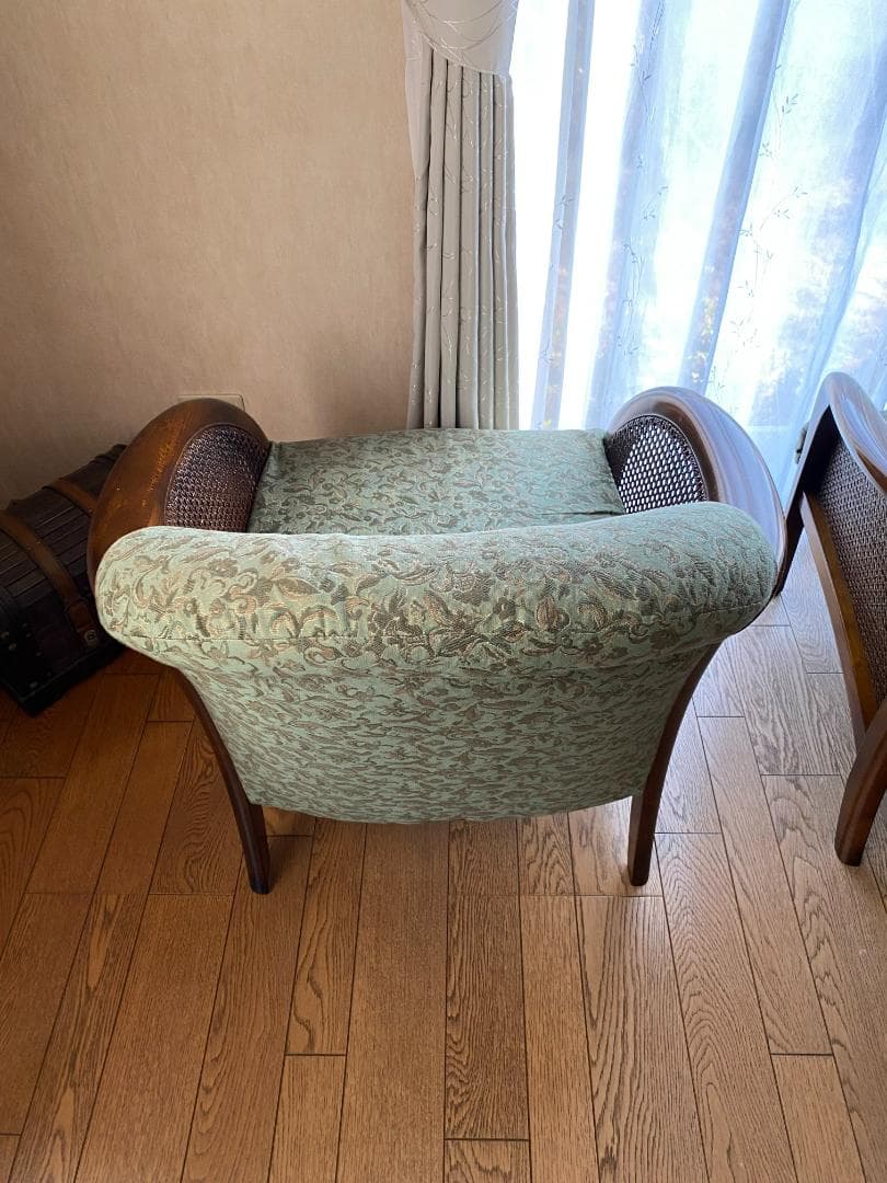 カリモク家具コロニアルシリーズのアームチェア（肘掛椅子）2脚セット