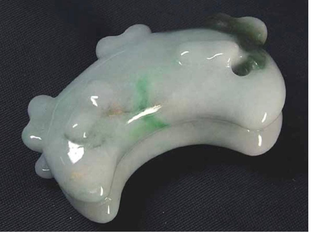 国石　糸魚川翡翠　双体子持ち勾玉