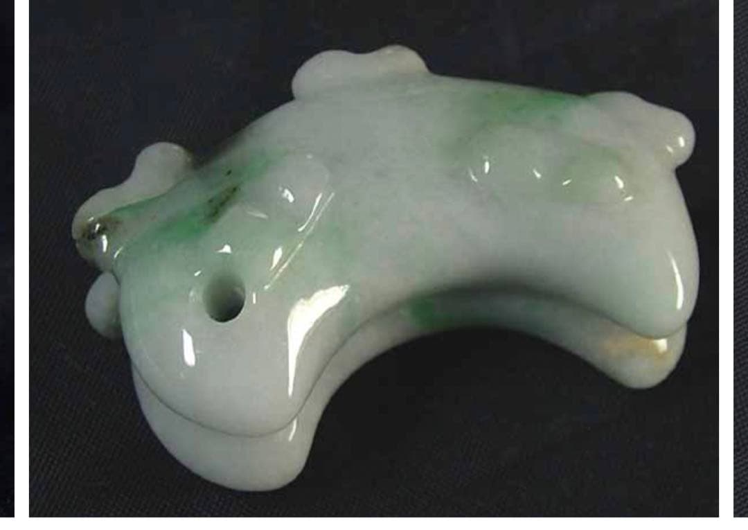 国石　糸魚川翡翠　双体子持ち勾玉