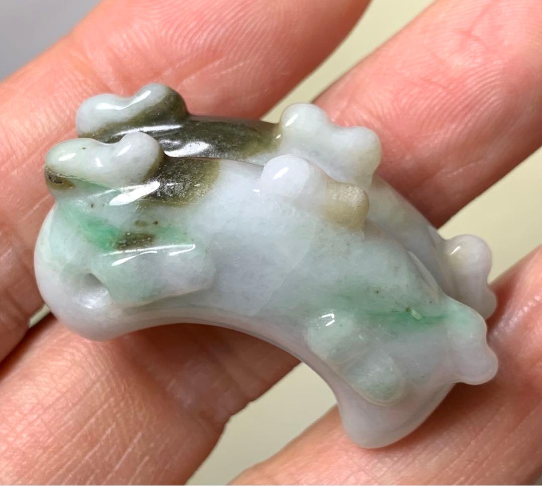 国石　糸魚川翡翠　双体子持ち勾玉