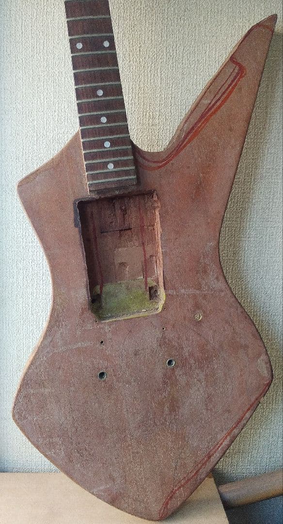 ち*で様 謎ジャンクギター＋大型ハードケース