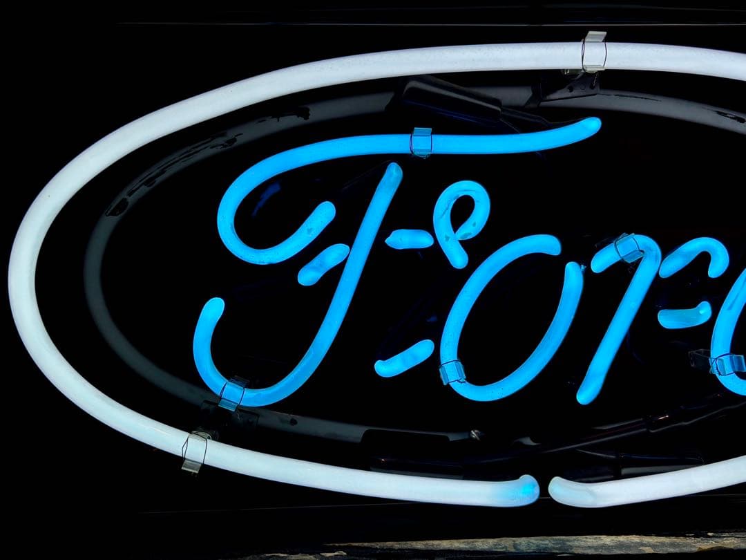 ネオンサイン　Ford ② ガレージ　アメ車