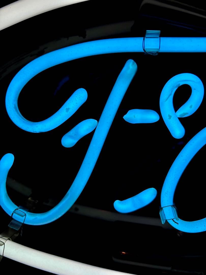 ネオンサイン　Ford ② ガレージ　アメ車