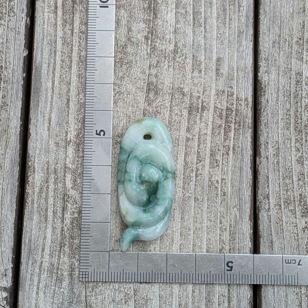 ハンドメイドの糸魚川翡翠ネックレス 蛇 - メルカリ