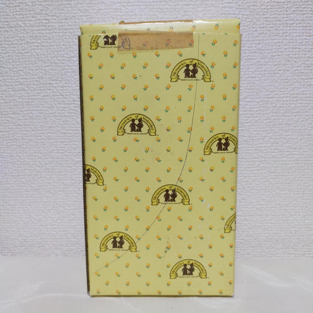 マーベルルーシーアトウェル【置物／陶器人形／フィギュア】シャイな女の子と男の子