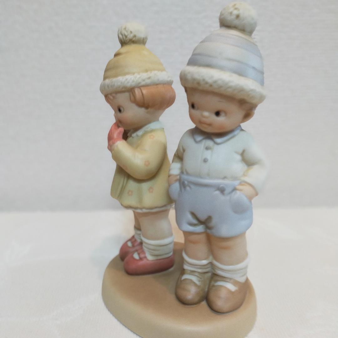 マーベルルーシーアトウェル【置物／陶器人形／フィギュア】シャイな女の子と男の子