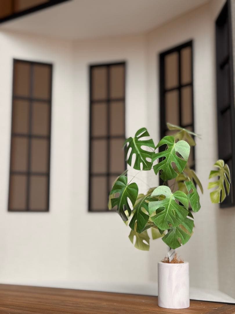 4面窓の自立背景ボード　ドールハウス