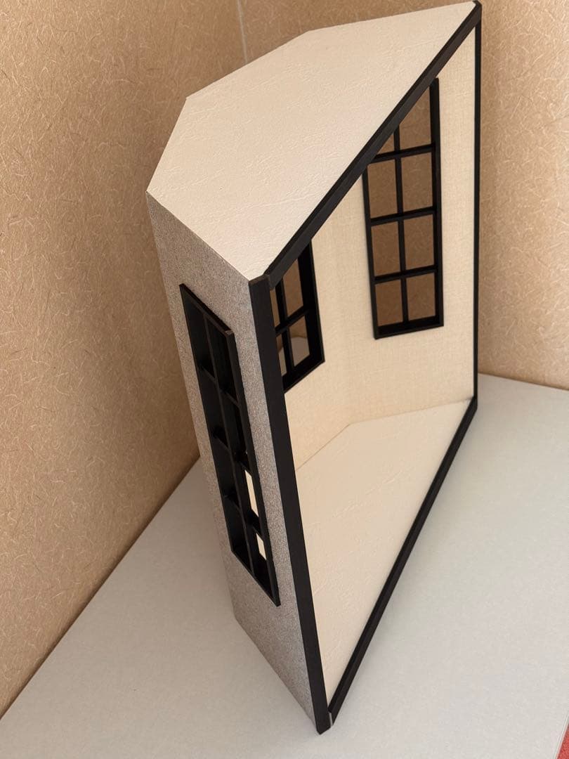 4面窓の自立背景ボード　ドールハウス