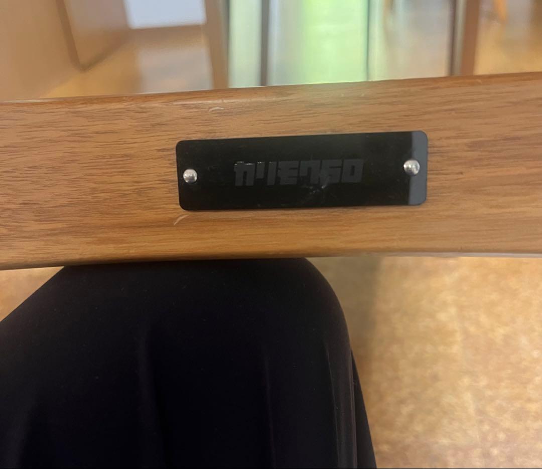 カリモク　木製テーブル