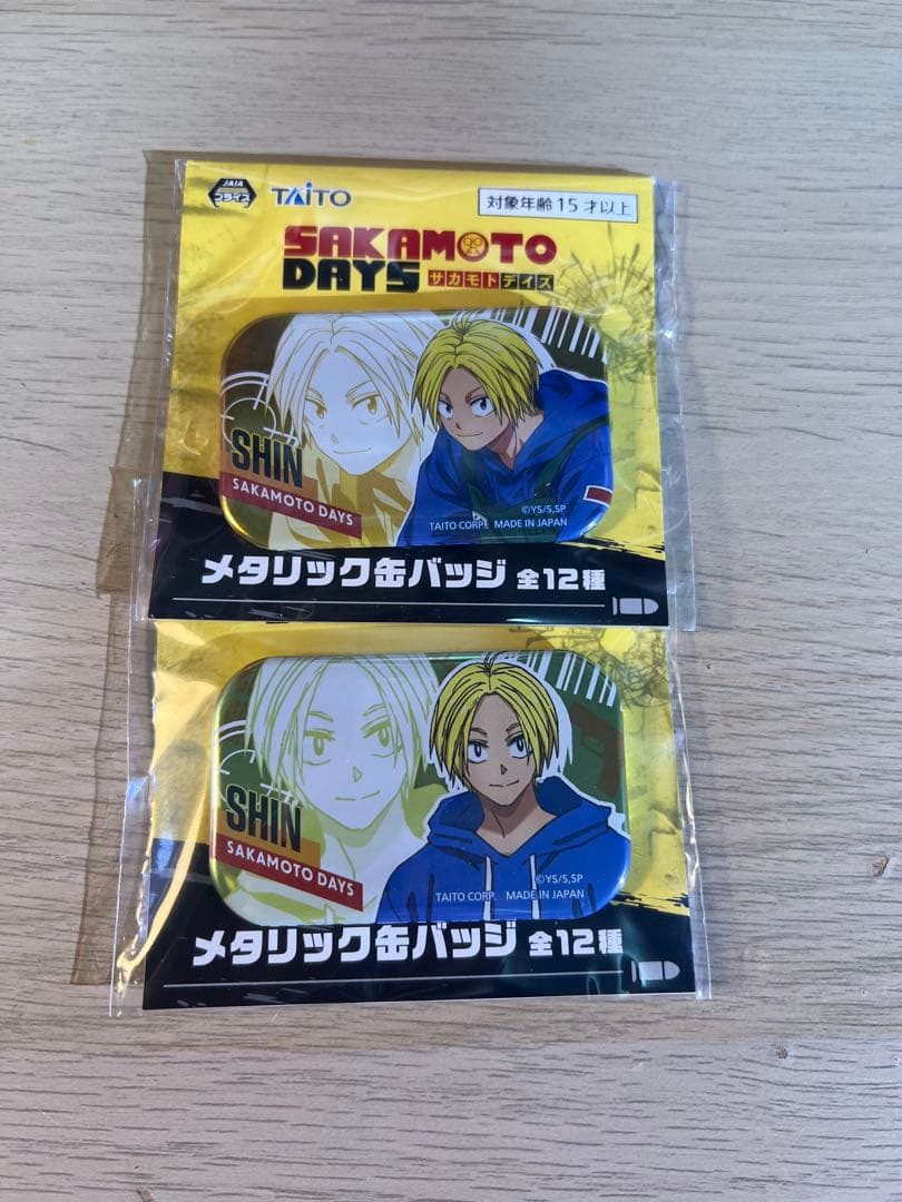 SAKAMOTO DAYS メタリック缶バッジ 朝倉シン 2種セット - メルカリ