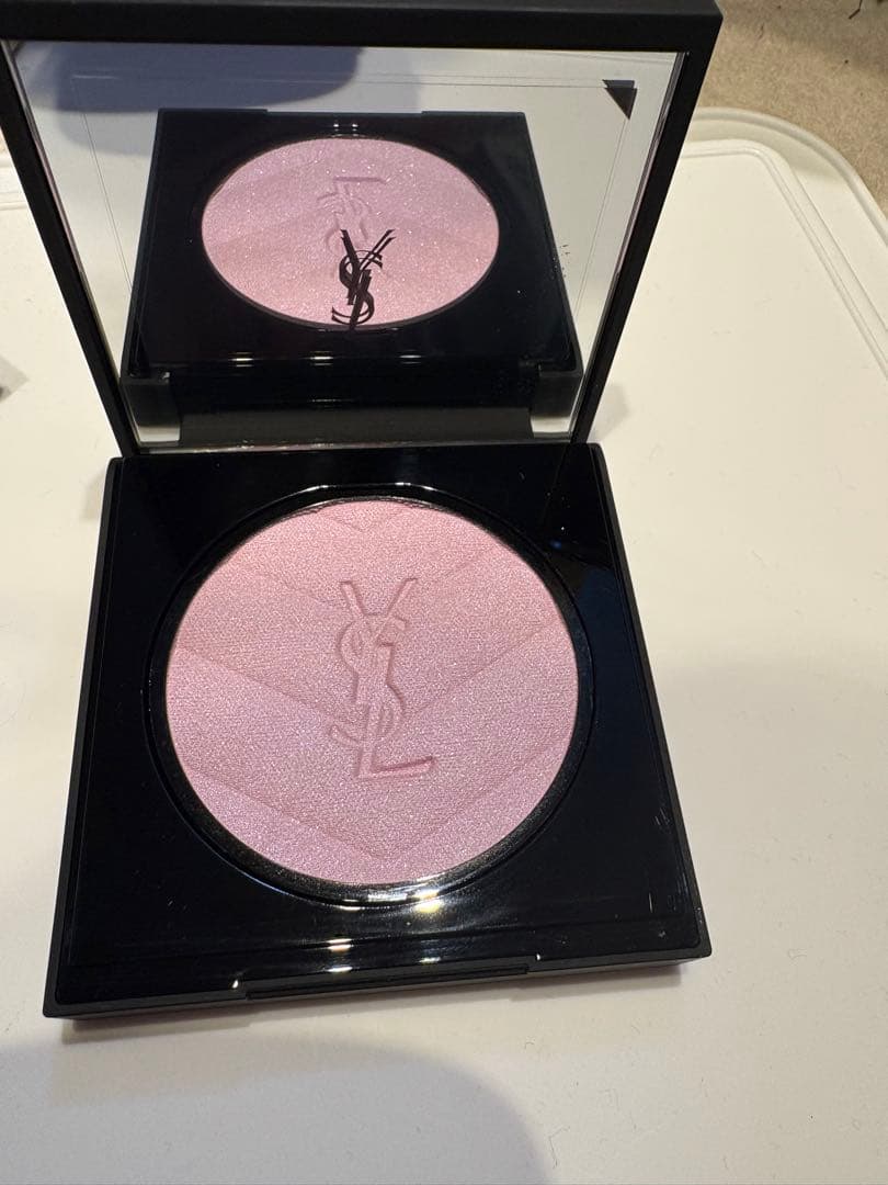 YSLオールアワーズ ハイパールミナイザー / #69 ラベンダーラスト