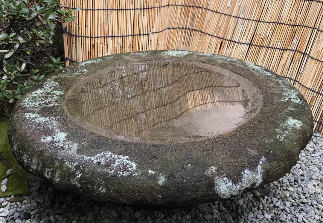 【蹲・水鉢・向鉢】オブジェ・庭石・置物・石鉢・ガーデニング・バードバス・
