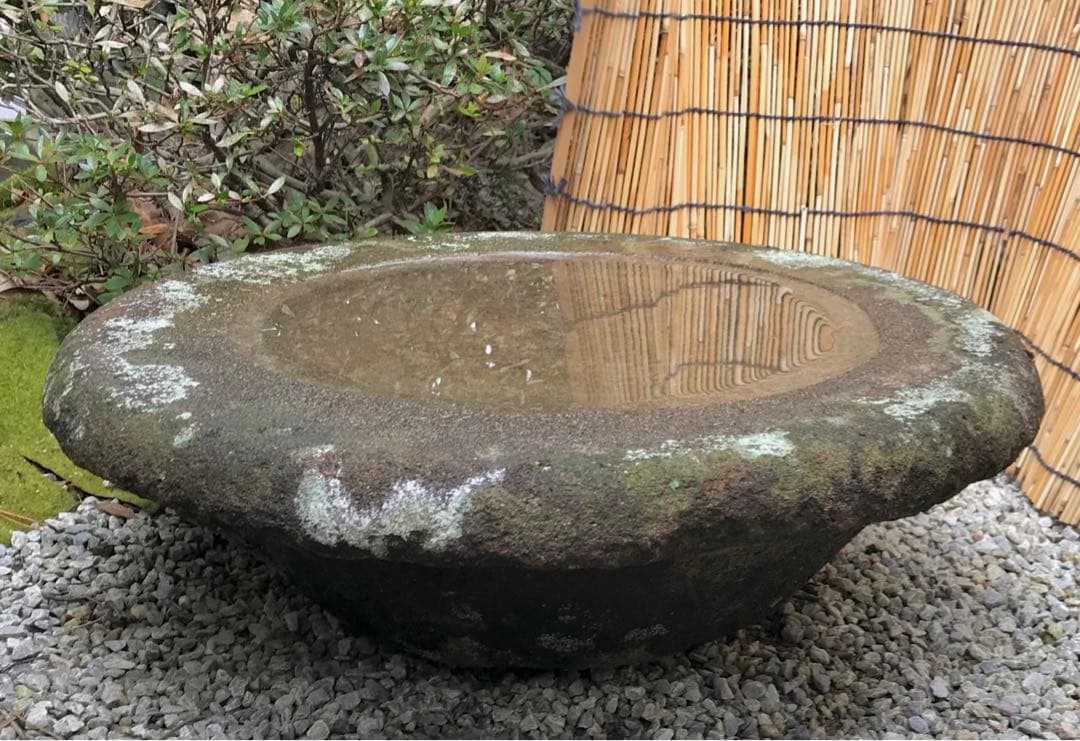 【蹲・水鉢・向鉢】オブジェ・庭石・置物・石鉢・ガーデニング・バードバス・
