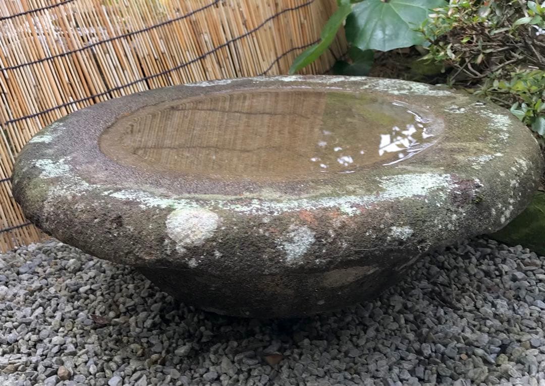 【蹲・水鉢・向鉢】オブジェ・庭石・置物・石鉢・ガーデニング・バードバス・