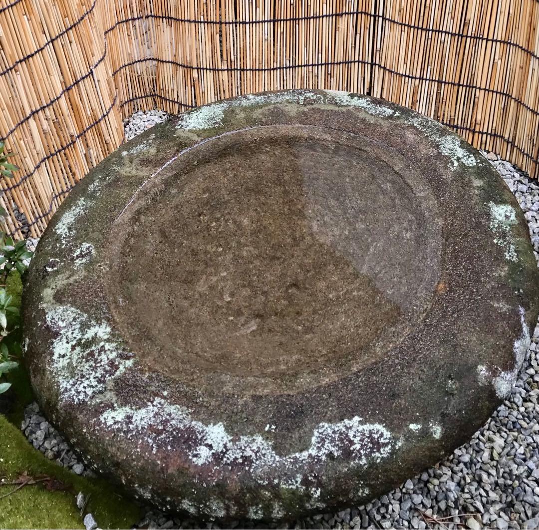 【蹲・水鉢・向鉢】オブジェ・庭石・置物・石鉢・ガーデニング・バードバス・