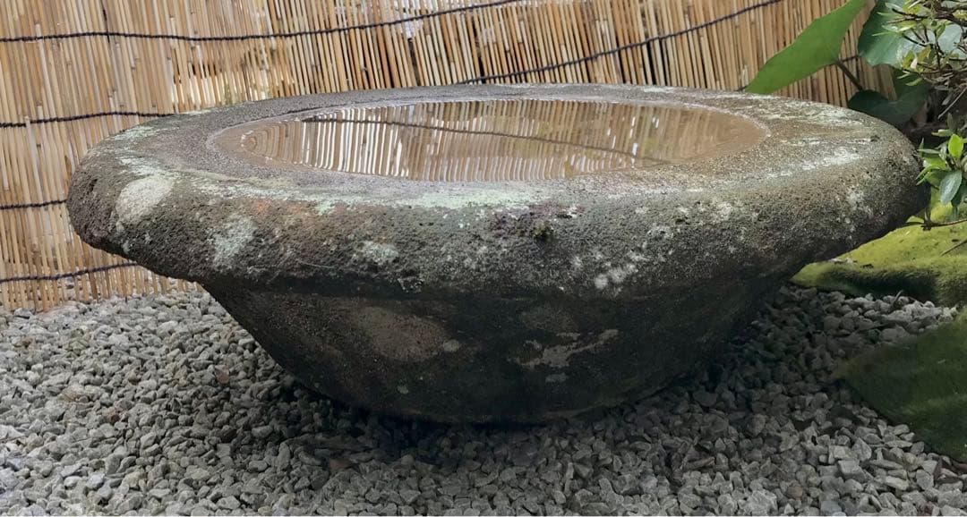 【蹲・水鉢・向鉢】オブジェ・庭石・置物・石鉢・ガーデニング・バードバス・