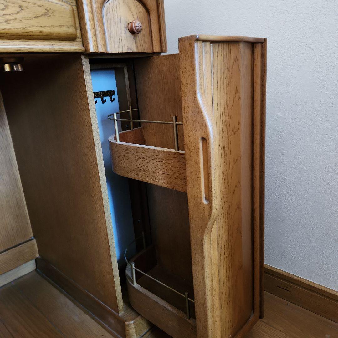 送料込み　机のみ　ドレッサー　引き出しロック機能あり