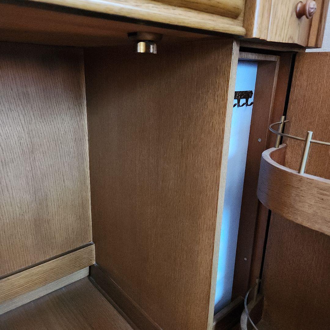 送料込み　机のみ　ドレッサー　引き出しロック機能あり