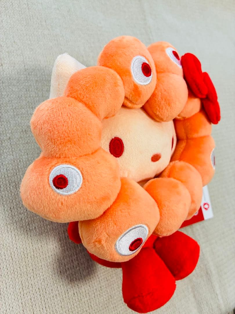 ミャクミャク サンリオ　ぬいぐるみM 推しカラー　キティ