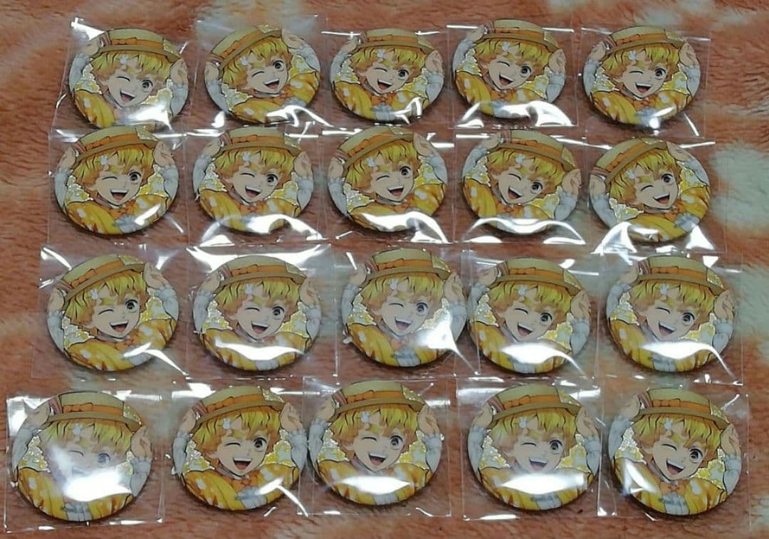 鬼滅の刃　我妻善逸　卯年　缶バッジ　AGF2023　グリッター　即購入希望