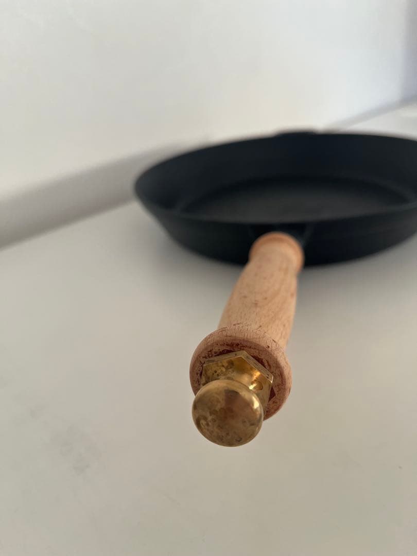 FISKARS 鋳鉄製フライパン 木製ハンドル