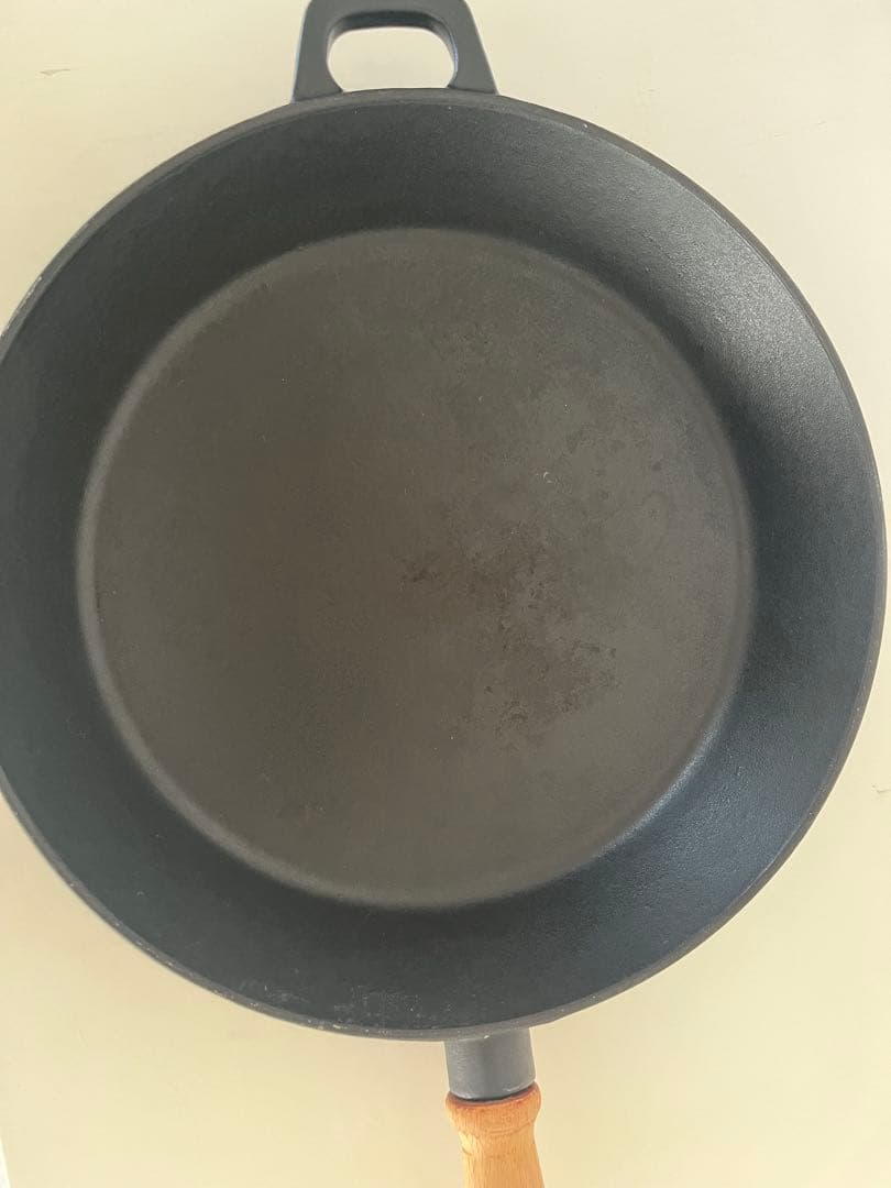 FISKARS 鋳鉄製フライパン 木製ハンドル