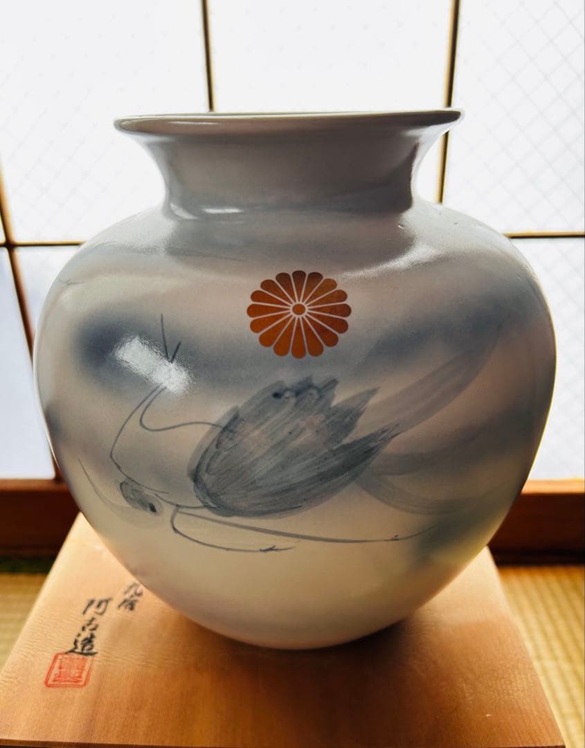 九谷焼　菊の御門と青白い鳥の絵柄