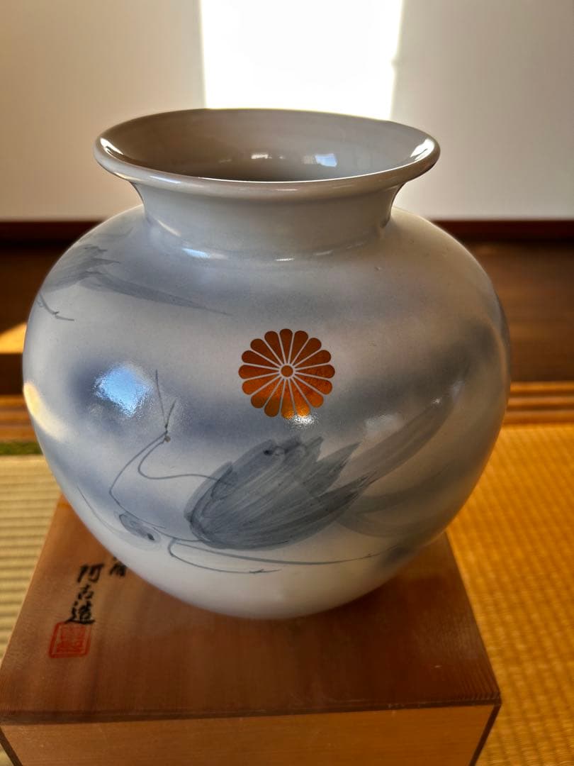 九谷焼　菊の御門と青白い鳥の絵柄