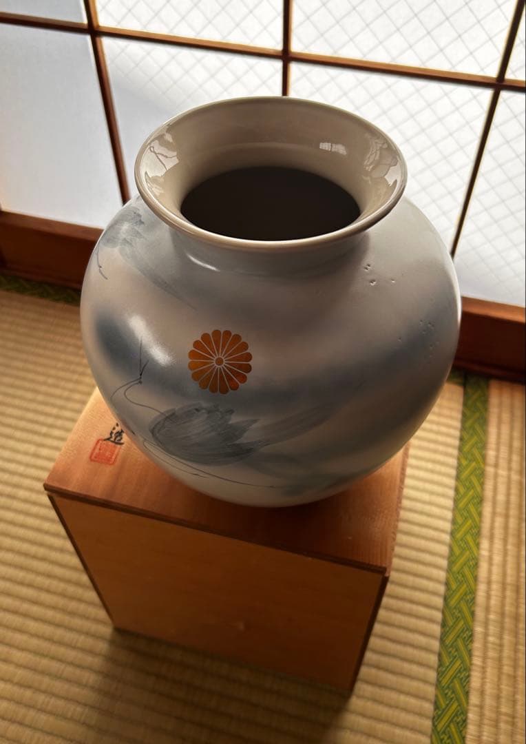 九谷焼　菊の御門と青白い鳥の絵柄