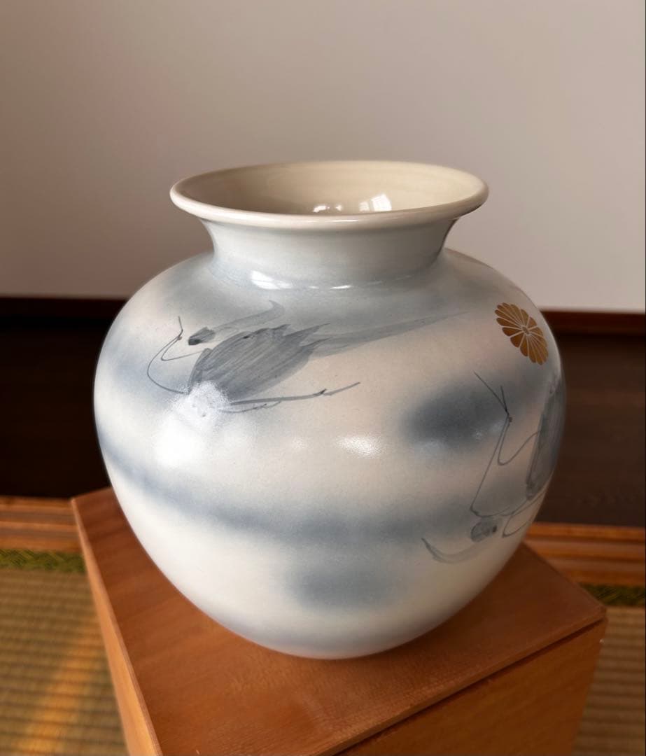 九谷焼　菊の御門と青白い鳥の絵柄