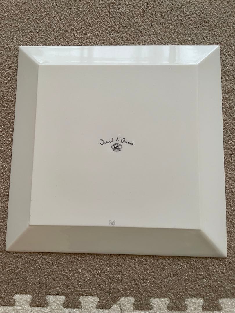 エルメス馬の絵柄 陶器 皿置物 箱付き